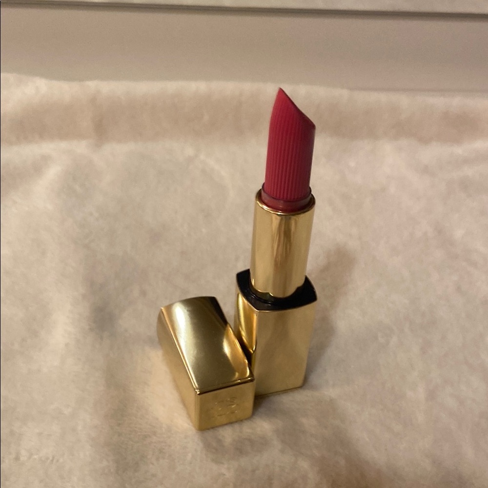 Estée Lauder - Powerful - 220 shade - new
